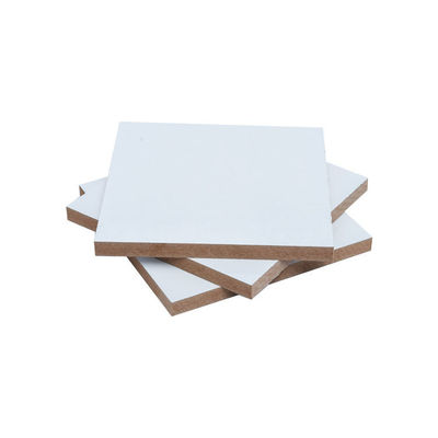 Densidade 680-830KG/M3 2-25mm 1220*2440mm Folha de melamina MDF para decoração interior