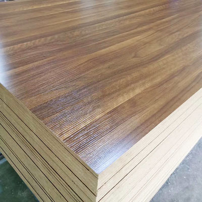 Large Size 18 X 24 18 mm Raw Mdf Board Na Malásia Normas de Emissão de Formaldeído E0