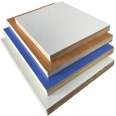 680-830KG/M3 Densidade Fibra de madeira 16mm 19mm Texturas brancas Melamina Mdf para armário de cozinha