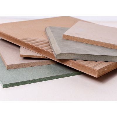 Indoor 2-25mm Taxa personalizada Plain MDF Board com núcleo de madeira de álamo