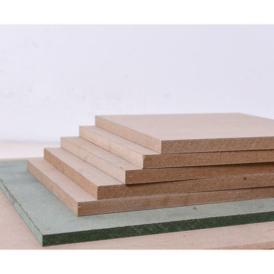 Indoor 2-25mm Taxa personalizada Plain MDF Board com núcleo de madeira de álamo