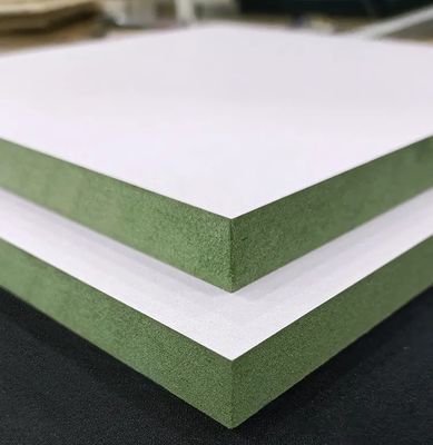 Placa de fibras de densidade média de 16 mm Branca brilhante/de madeira Melamina de grãos Mdf para fabricação de móveis