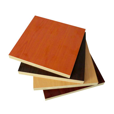 Placas duras Mdf 15 mm Branco Cor de grão de madeira Melamina Mdf Com densidade 680-830KG/m3
