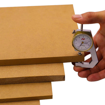 Tabela de MDF bruto de 18 mm de grau E1 E2 para requisições de decoração de interiores e móveis